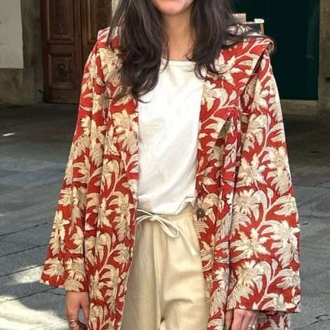 Abrigo capucha estampado