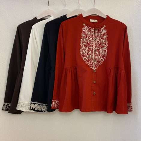 Blusa mao bordada