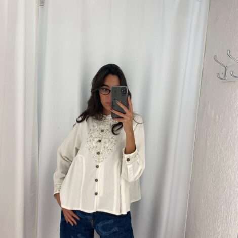 Blusa mao bordada